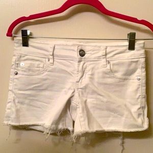 EUC American Eagle white jean shorts / size 0